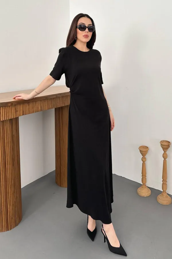 Robe noire plissée à col rond en gros