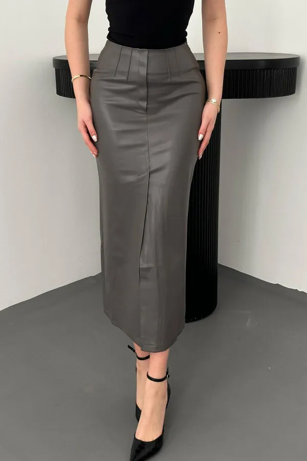 Jupe grise fendue et brodée en gros