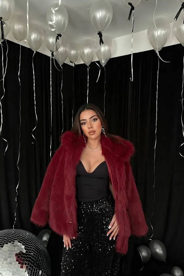 Manteau de fourrure bordeaux en gros