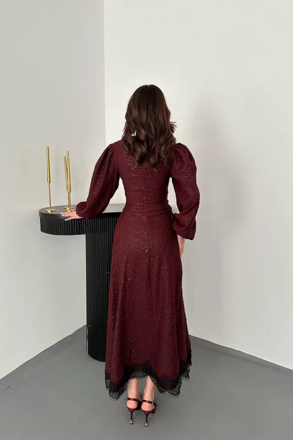 Robe longue ceinturée en dentelle gaufrée prune (vente en gros)