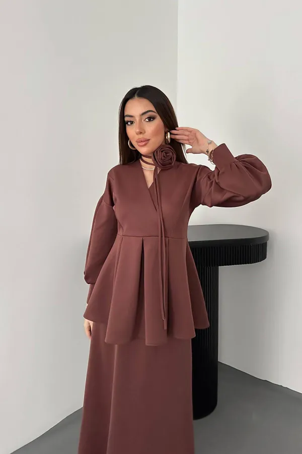 Costume détaillé marron rose en gros