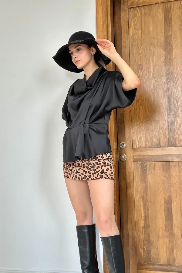 Blouse noire à col bénitier en gros