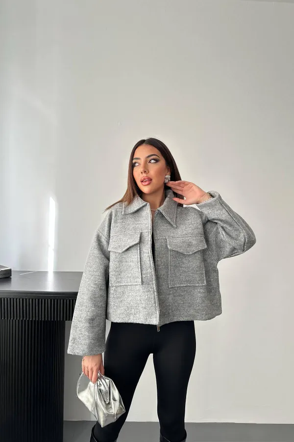 Veste en cachemire grise à rabat de poche en gros