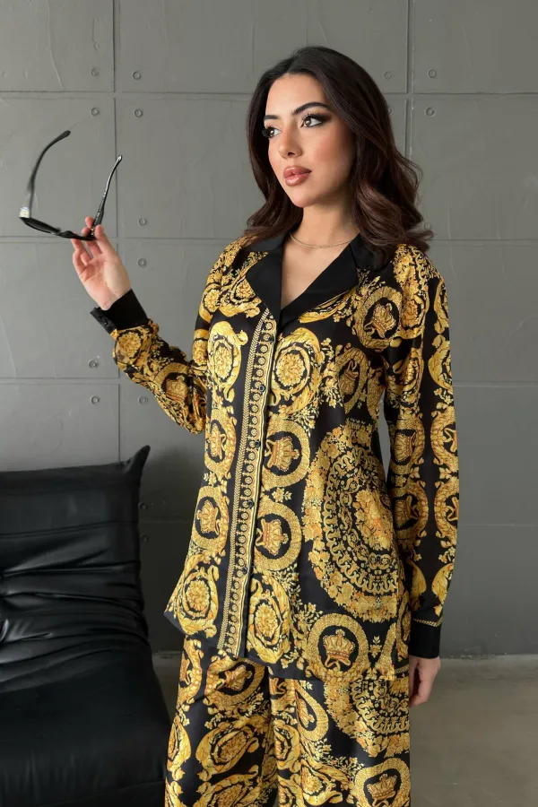 Ensemble chemise jaune et pantalon imprimé en gros