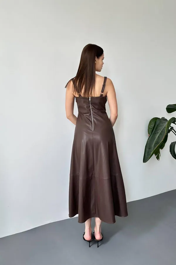 Robe en cuir marron à bretelles en gros