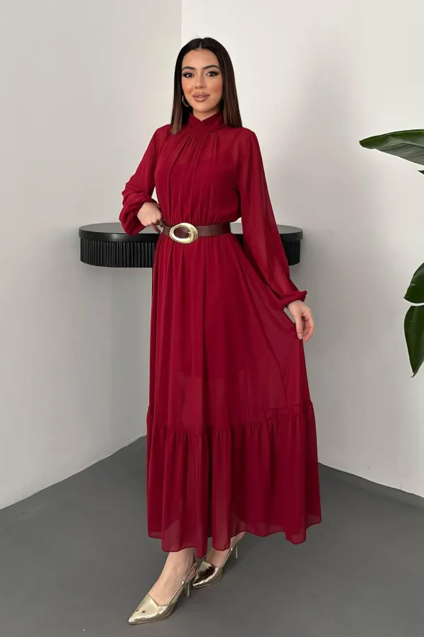 Robe en mousseline bordeaux avec jupe à volants en gros