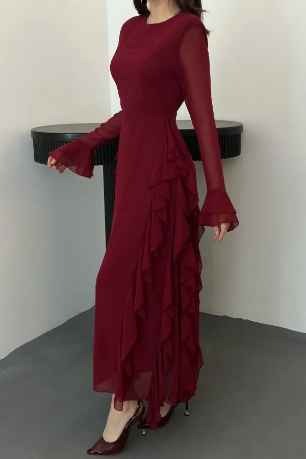 Robe en mousseline bordeaux à volants en gros