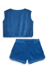 Ensemble serviette, t-shirt et short pour demoiselle d'honneur souriante