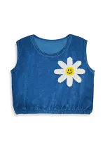 Ensemble serviette, t-shirt et short pour demoiselle d'honneur souriante