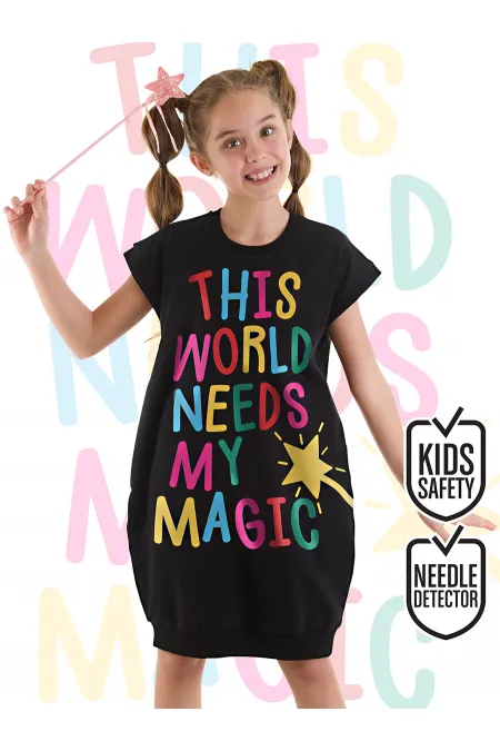 Fille magique en robe noire