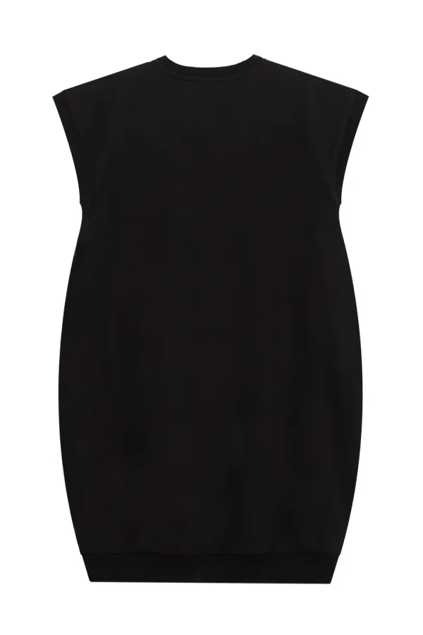 Fille magique en robe noire