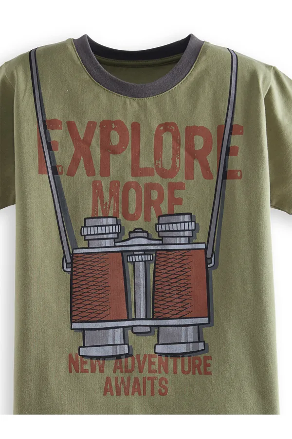 Découvrez l'ensemble t-shirt et short en gabardine pour garçon