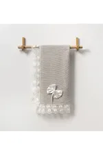 Couverture bébé tricotée avec ruban et dentelle, grise