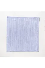 Modèle tricoté pour une couverture bébé bleue