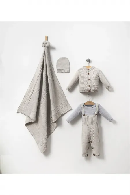 Salopette tricotée, gilet, body, bonnet - Coffret bébé 4 pièces