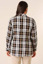 Chemise à carreaux grande taille avec boutons métalliques, détails en cuir, double poche et manches retroussables