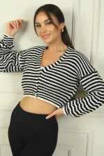 Kadın Önü Düğmeli Enine Çizgili Rahat Kalıp Akrilik Crop Hırka