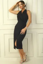 Robe asymétrique à col rond ornée de perles et fendue