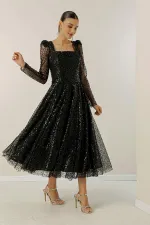 Robe à col carré, manches longues, doublée, sequins et perles