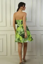 Robe courte à fleurs doublée sans bretelles pour femme