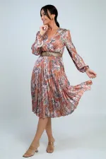 Kruvaze Yaka Astarlı Beli Kemerli Leopar Desen Pileli Saten Elbise