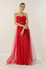 Robe longue bustier en tulle, avec ceinture à boucle, drapé sur le devant et doublure.