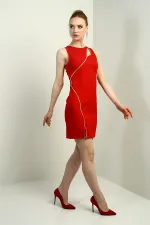 Önü Boncuk Detaylı Dekolteli Yarım Astarlı Kısa Elbise