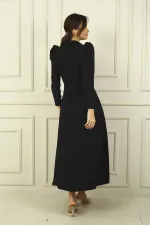 Robe longue ample à col cache-cœur et détails perlés pour femme