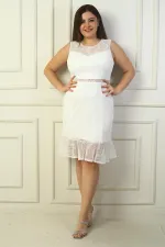 Robe en dentelle grande taille pour femme, ornée de perles sur le devant, d'une jupe à volants et doublée.