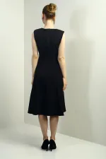 Robe mi-longue évasée drapée en crêpe pour femme avec détails en pierre à la taille