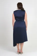 Kadın Kruvaze Yaka Düğme Detaylı Asimetrik Büyük Beden Krep Saten Elbise