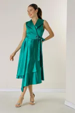 Robe en satin à encolure cache-cœur et laçage
