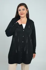 Gilet long grande taille pour femme, orné de boutons aux manches et d'un imprimé pierre.