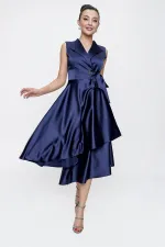 Robe en satin à encolure cache-cœur et laçage
