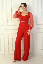 Combinaison palazzo pour femme avec encolure en cœur, ceinture à la taille, manches en tulle et détails carrés à paillettes.