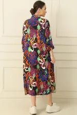 Kol Katlamalı Önü Düğmeli Cepli Rahat Kalıp Desenli Viskon Uzun Elbise