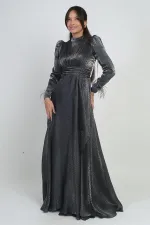 Kadın Önü Drapeli Volan Detaylı Astarlı Kol Uçları Tüylü Griter Şifon Uzun Kloş Elbise