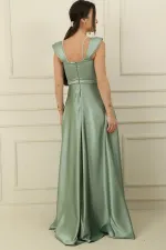 Robe longue en satin doublée, à bretelles, ornée de pierres et à encolure carrée