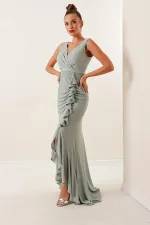 Robe sirène à encolure cache-cœur et volants sur le devant