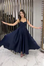 Kadın Askılı Sırtı İpli Korsajlı Saten Kloş Midi Elbise