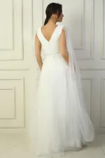 Robe de soirée longue en tulle pour femme, décolleté en V devant et dos, ornée de perles et à taille large.