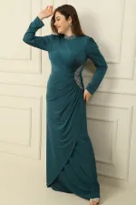 Robe longue hijab grande taille avec col et côtés ornés de pierres, doublée et froncée
