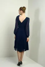 Robe midi en mousseline doublée à manches longues et détails floraux pour femme