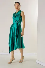 Robe en satin à encolure cache-cœur et laçage