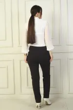 Pantalon classique pour femme, taille élastique, poches latérales, entièrement en Lycra, jambes renforcées.