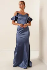 Robe longue en satin doublée, à bretelles, manches tombantes et laçage au dos