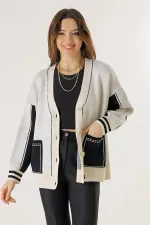 Önü Düğmeli Cepli Triko Hırka