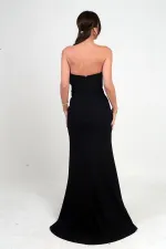 Robe longue en crêpe à doublure ornée de pierres et drapée sur le devant