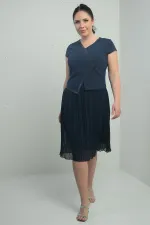 Robe courte grande taille pour femme avec détails en pierre, doublée, entoilée, double jupe et plis en mousseline