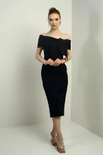 Robe mi-longue en satin à col Madonna et doublure intégrée pour femme